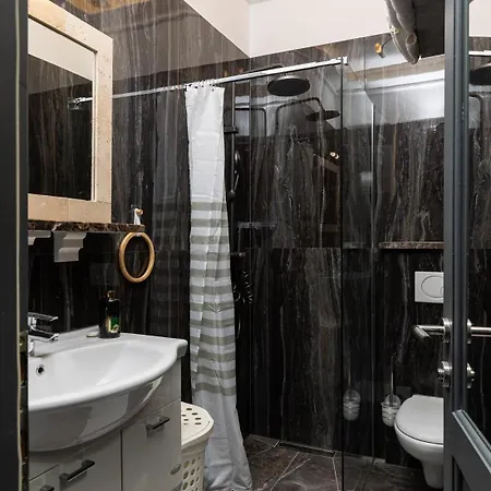 Apartament Seistanca Lux -old Entrance *
