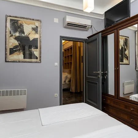 Seistanca Lux -old Entrance